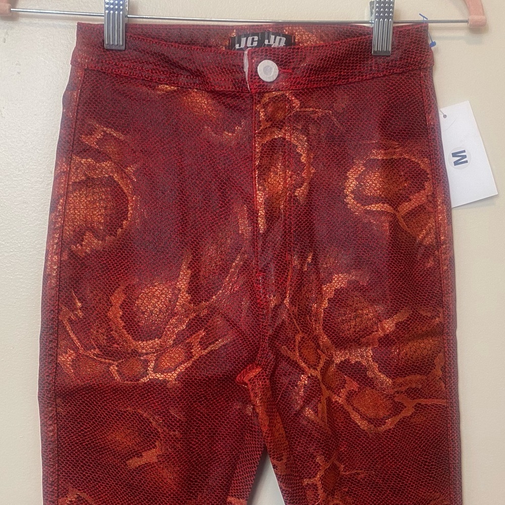 JC JO Women’s Snake Skin Print Jeans. Red. Size Medium. NWT.